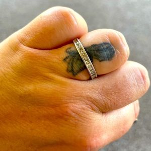 Gorgeous princess cut diamond band